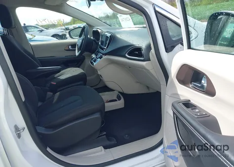 2022 Chrysler Voyager Lx из США, поврежденный, VIN 2C4RC1CGXNR227089